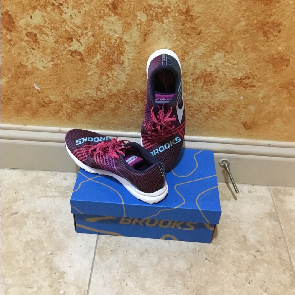 Brooks Hyperion Running Light Weight Shoeslike New - image 5